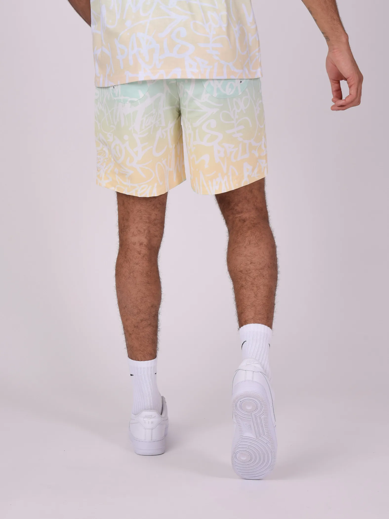 Pantalones cortos de graffiti