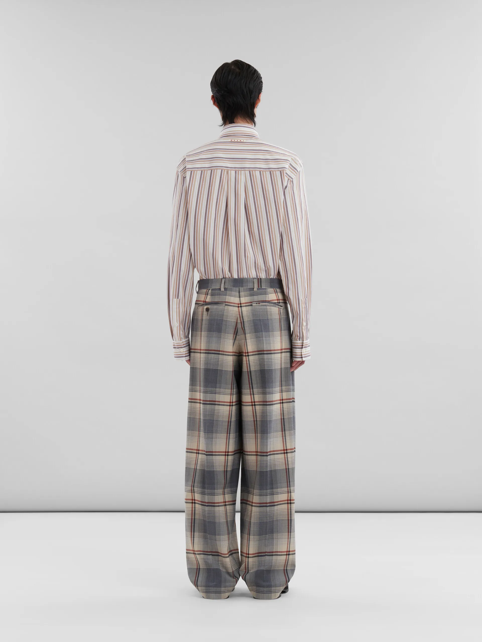 Pantalones de pinzas grises de lana a cuadros