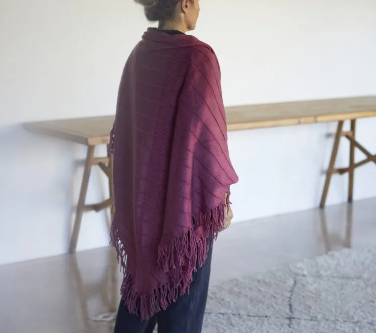 Poncho de lana merino rosa