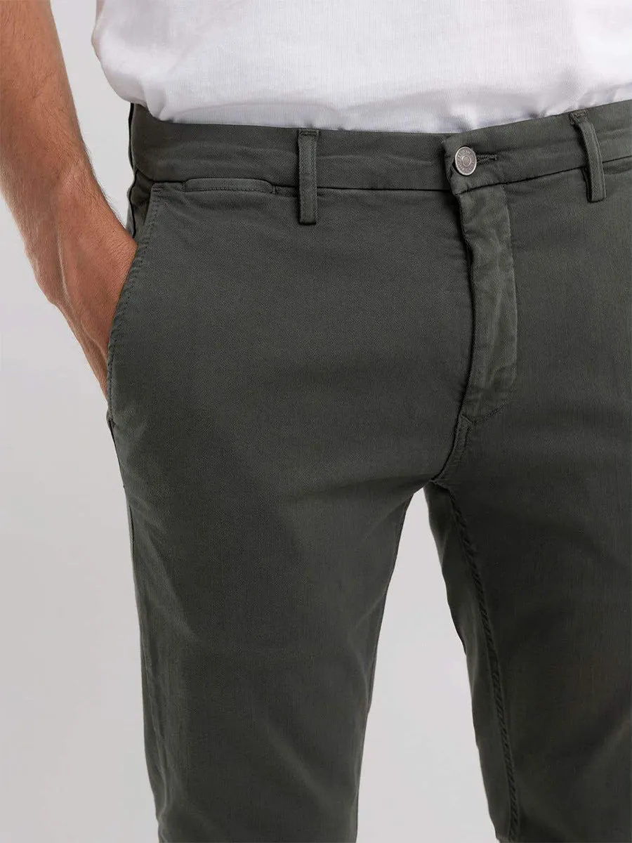 Reproducir Zeumar Hyperflx Navy Chino para hombres