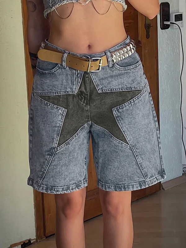 Shorts de mezclilla ajustados con estrellas de cinco puntas