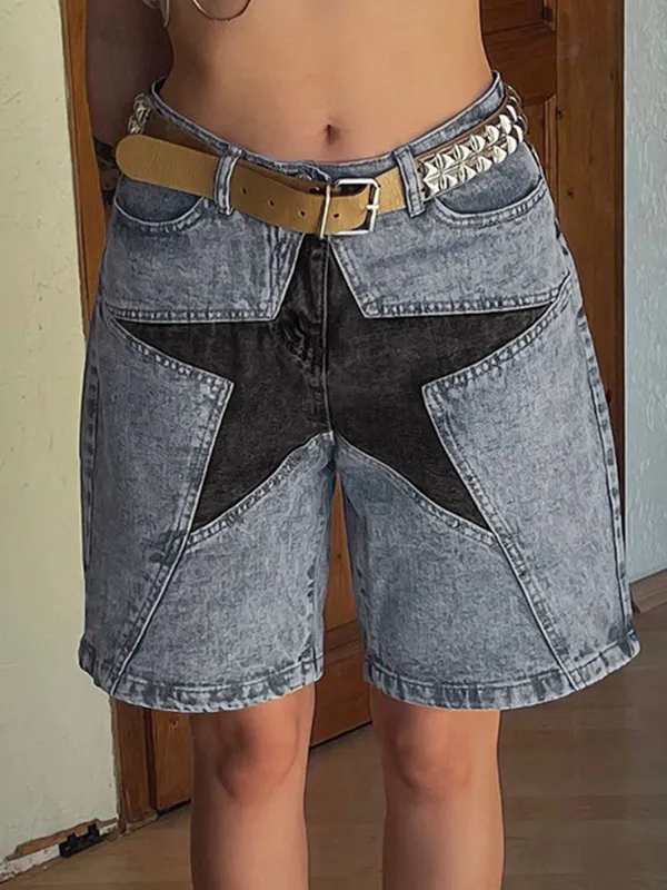 Shorts de mezclilla ajustados con estrellas de cinco puntas