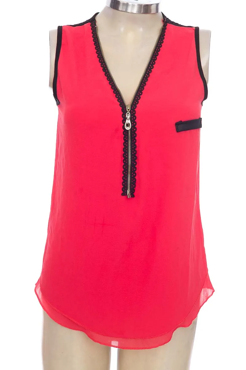 TOP / CAMISETA COLOR NARANJA  CLOSEANDO