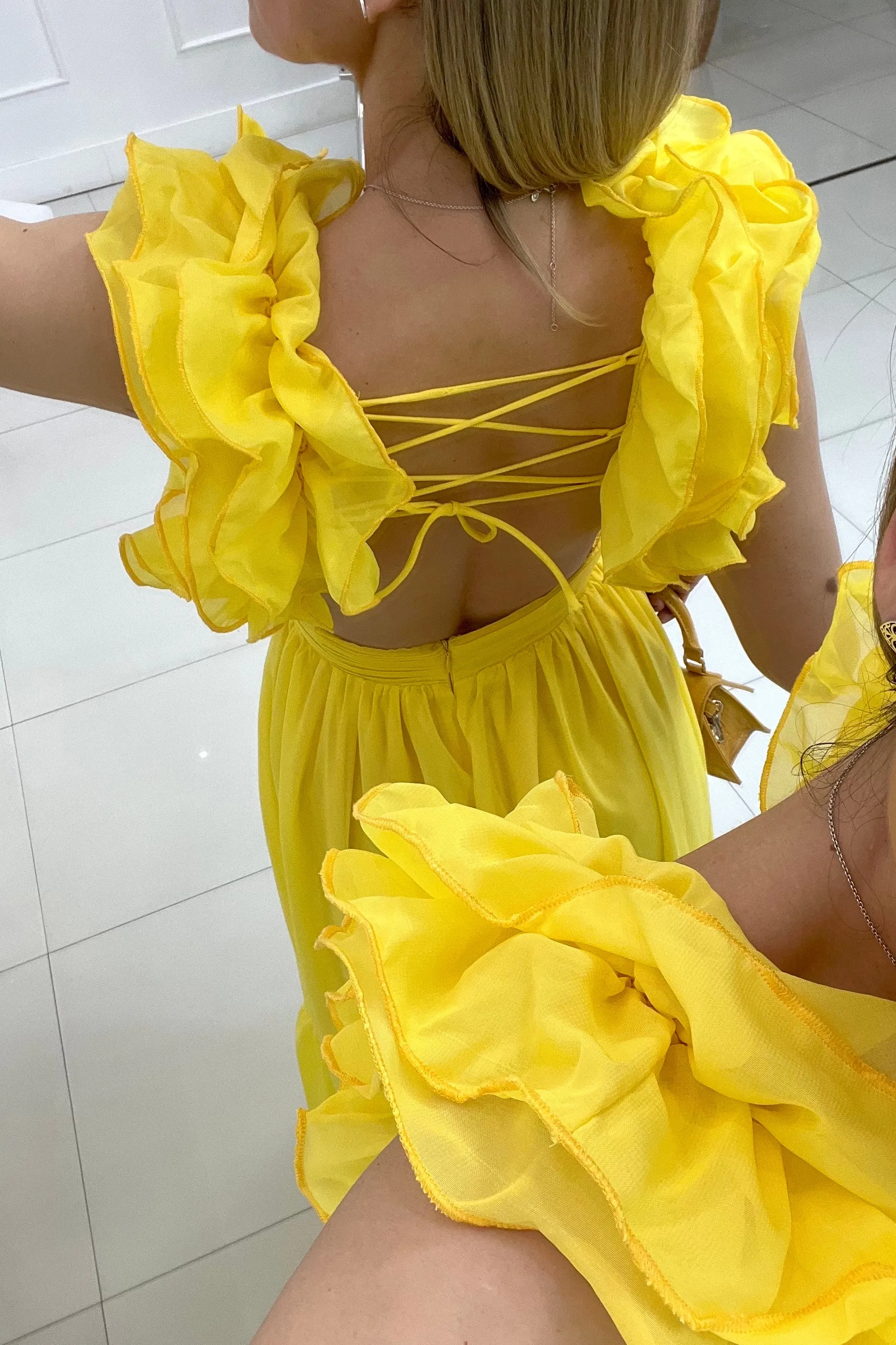 VESTIDO ESCAROLAS HOMBROS