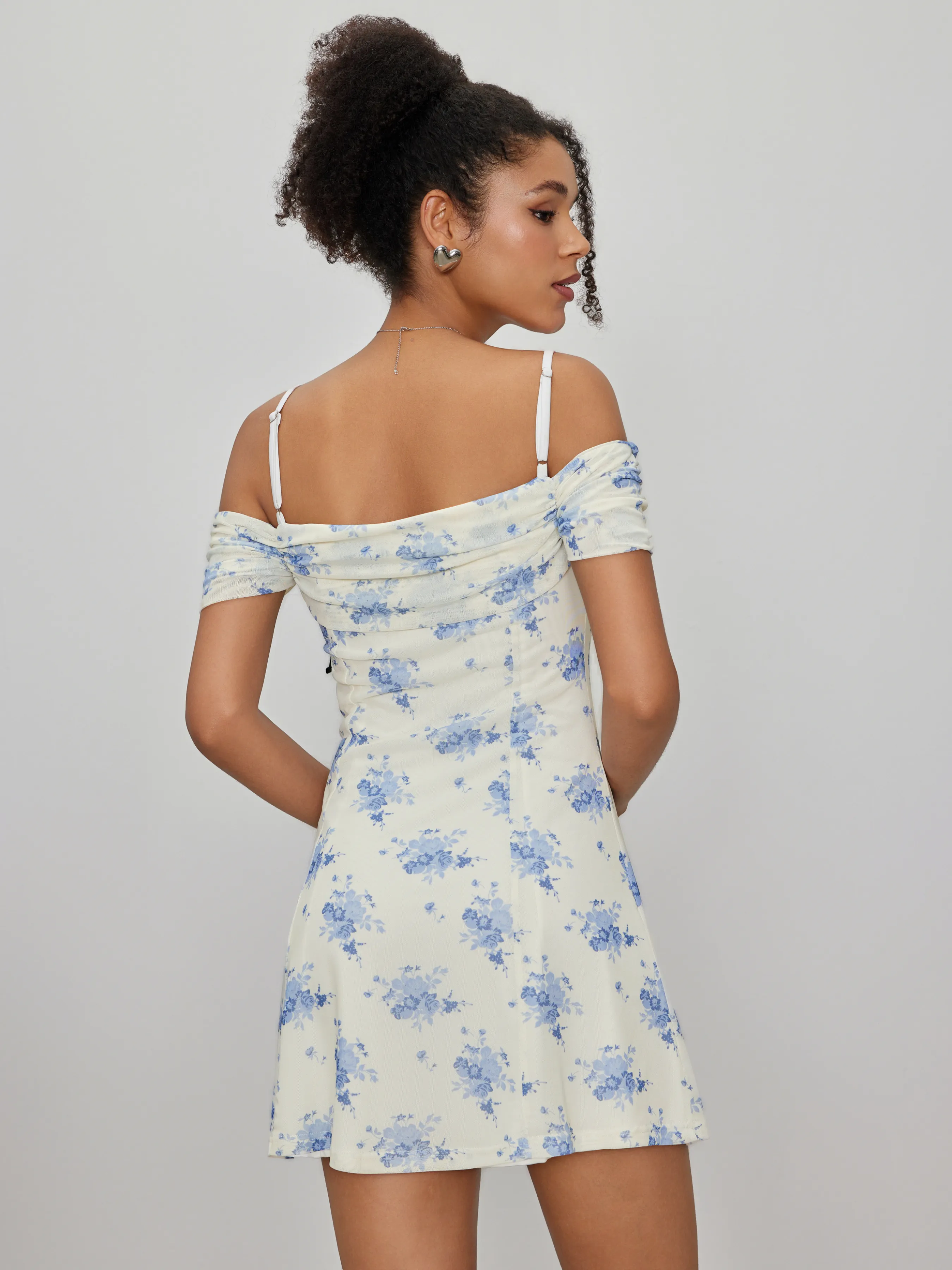 Vestido Mini Floral con Lazo Extraíble y Hombros Descubiertos para Vacaciones en la Playa de Santorini