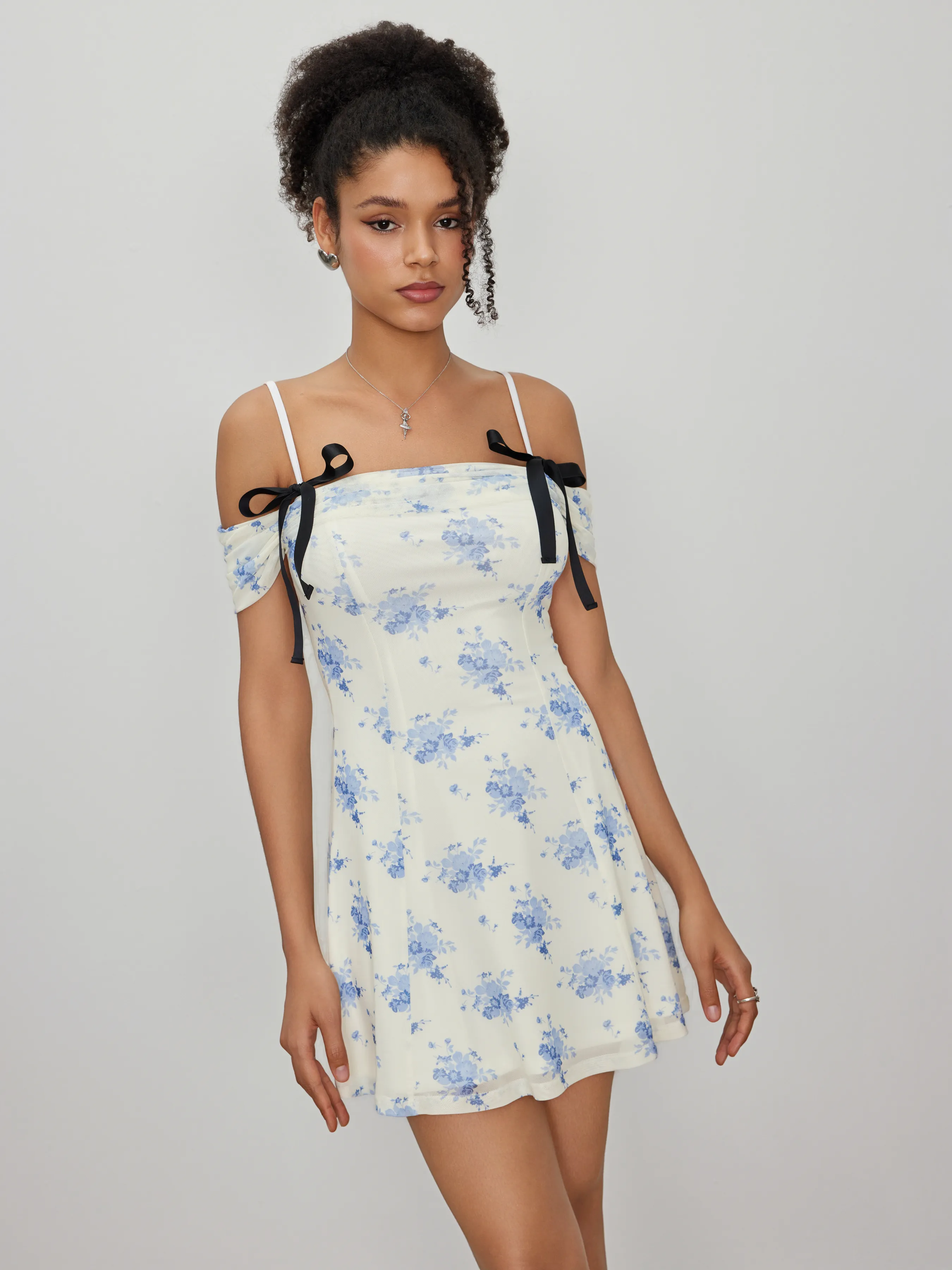 Vestido Mini Floral con Lazo Extraíble y Hombros Descubiertos para Vacaciones en la Playa de Santorini